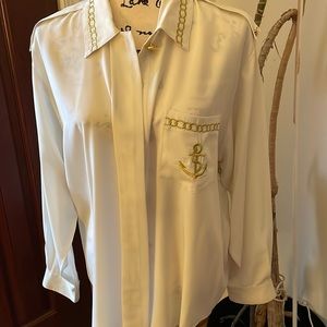 Women embroidery in gold blouse